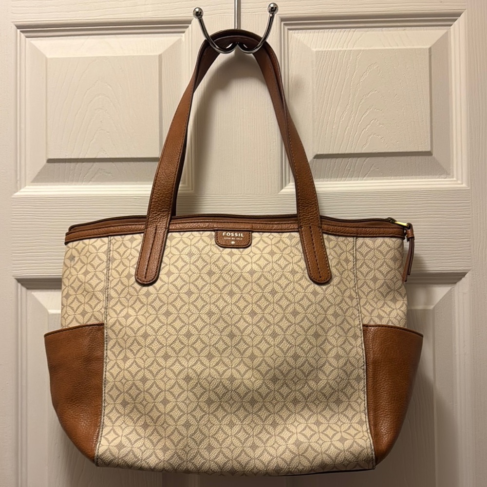 Fossil Women's Cream and Brown Tote Bag